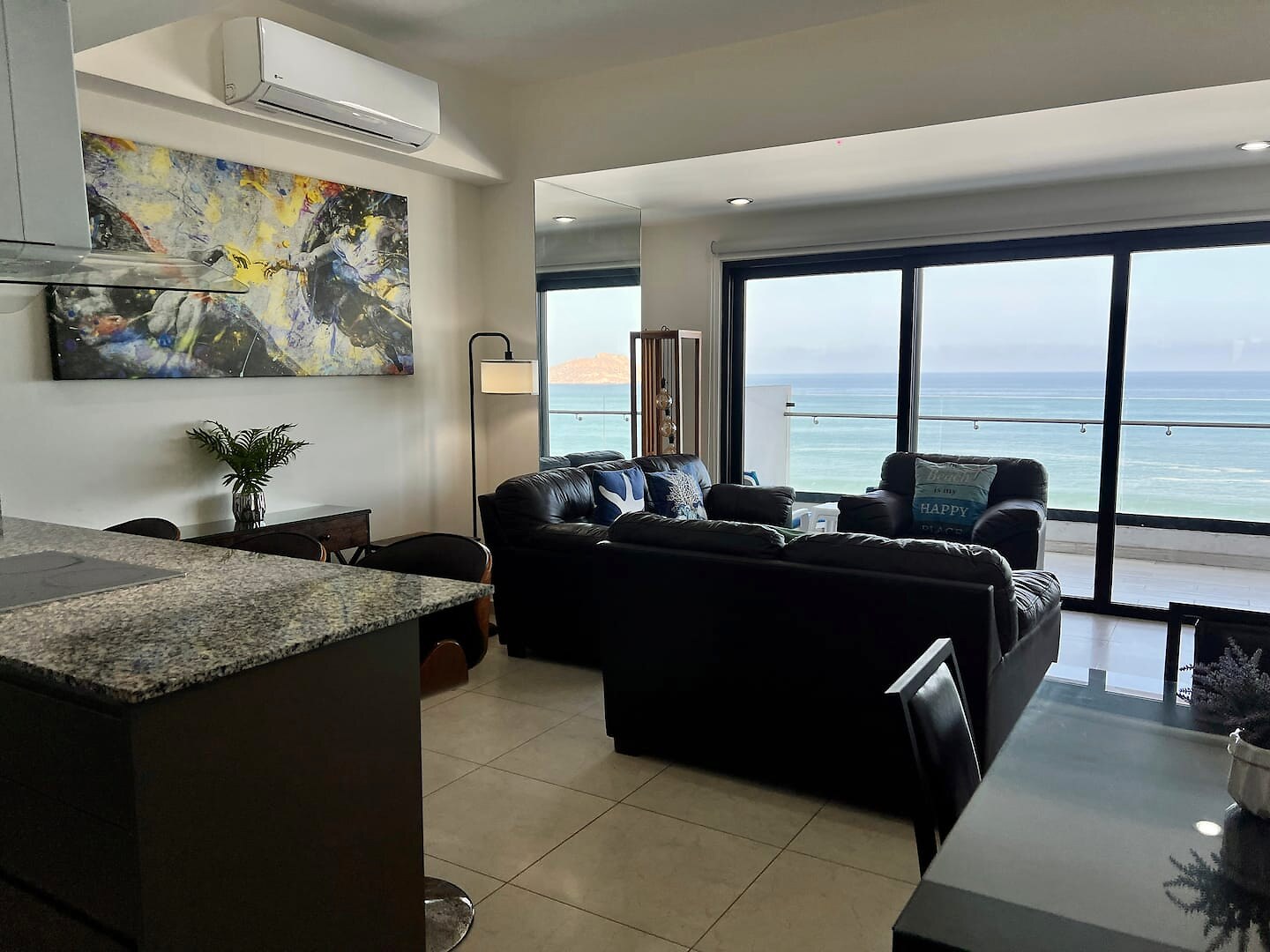 Sala de Altomare 803 con vista directa al océano