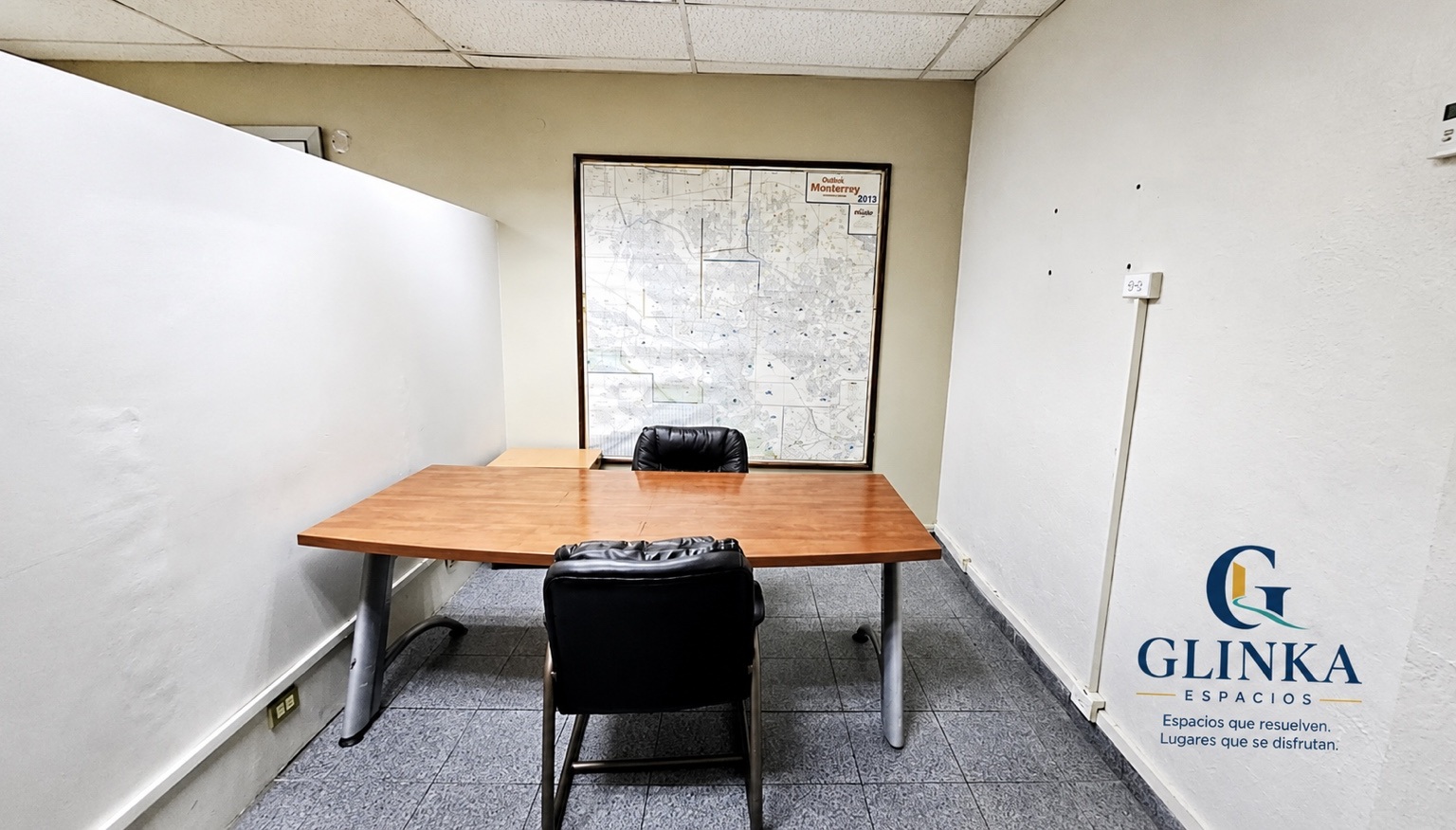 Privado amueblado para reuniones o dirección
